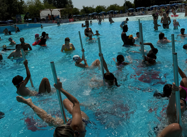 Arriva acqua pole fitness weekend , a zoomarine sull'onda del divertimento con l'innovativa disciplina che unisce sport, musica, acqua e pole dance per tonificare il corpo.